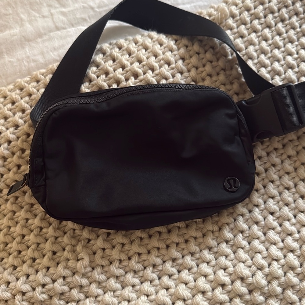 Lululemon crossbody belt bag